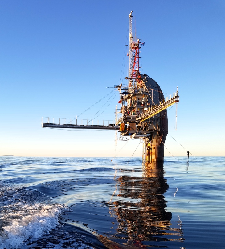 Auf der Forschungsplattform FLIP (FLoating Instrument Platform) im Pazifischen Ozean haben die Forchenden ihre Messungen unternommen. Foto: Marc Buckley